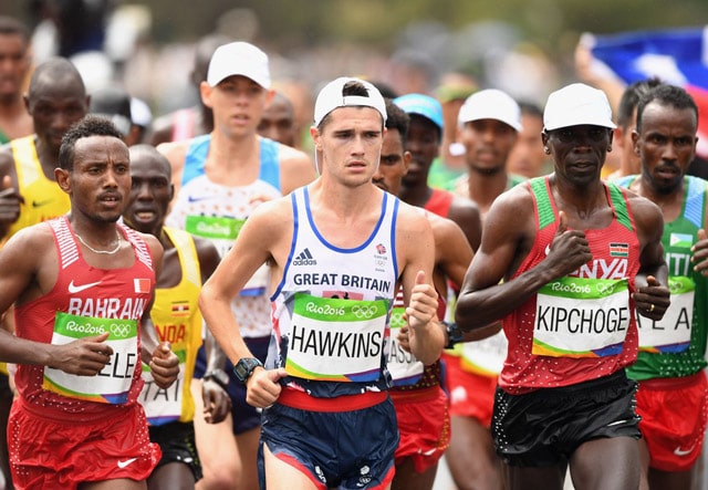 Какую дистанцию и за сколько пробегают современные марафонцы?